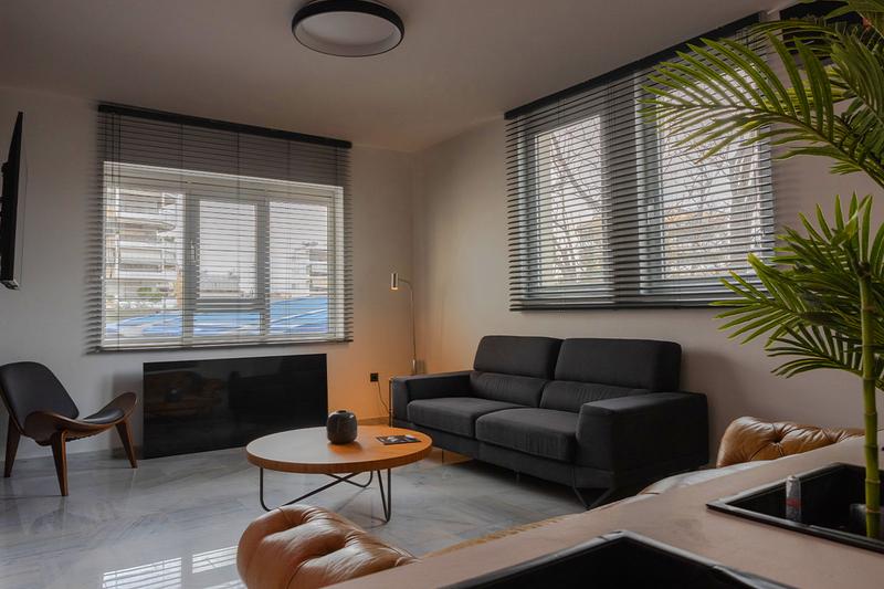 Αίθουσα αναμονής TK Orthodontics - φυσικό φως